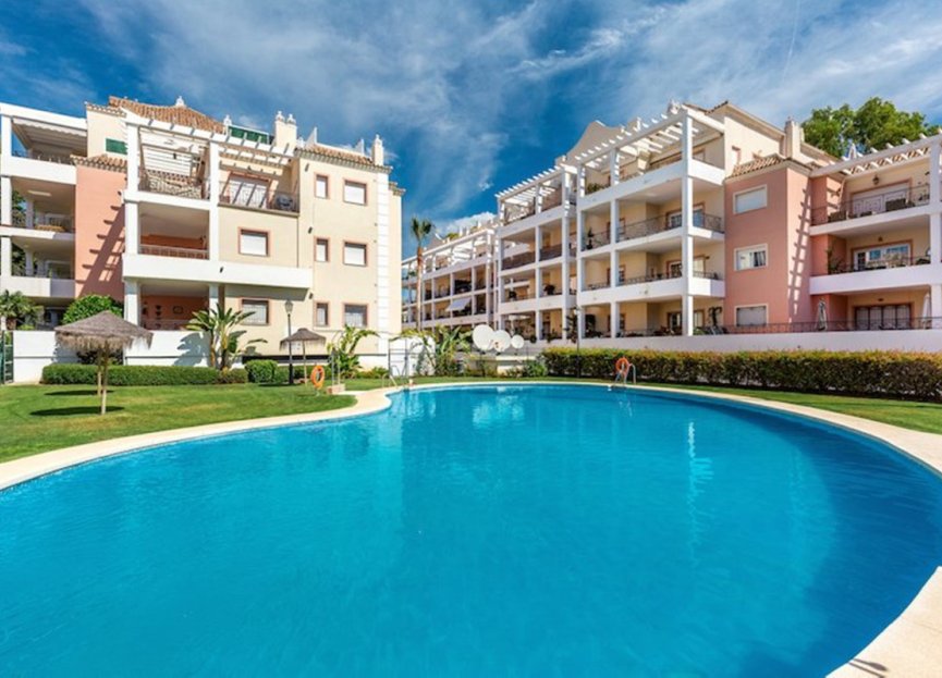 Resale - Apartment - Middle Floor Apartment - Marbella - Nueva Andalucia