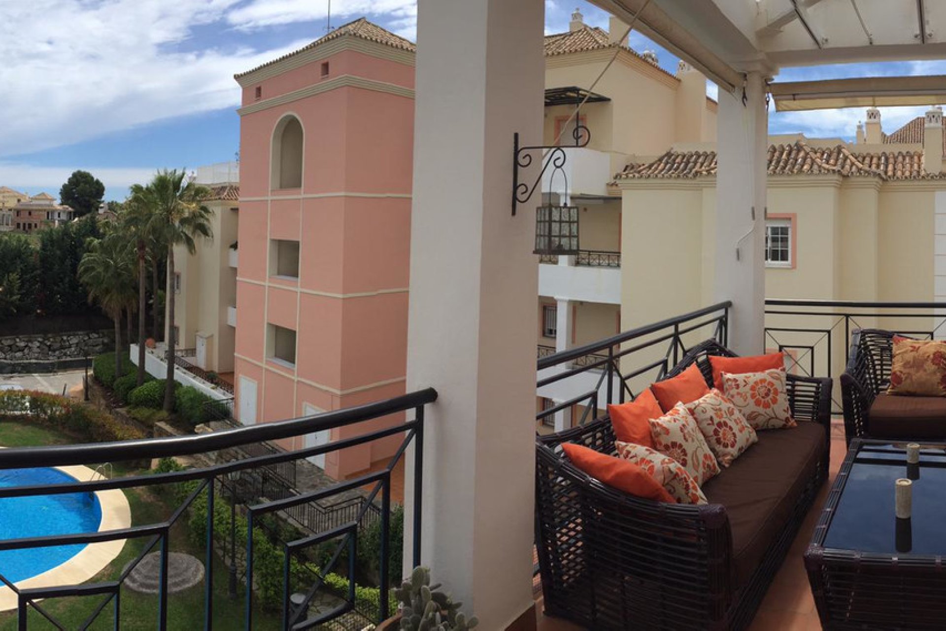 Resale - Apartment - Middle Floor Apartment - Marbella - Nueva Andalucia