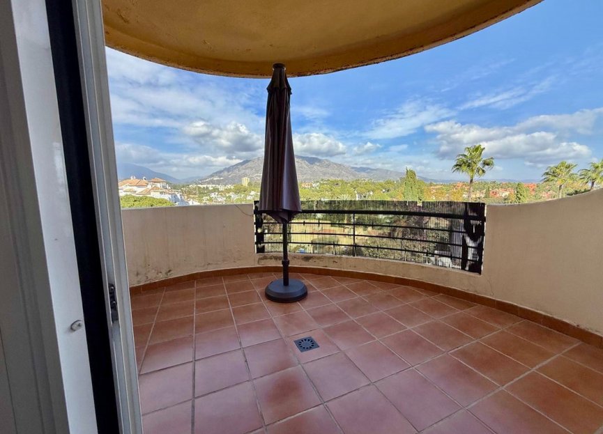 Resale - Apartment - Middle Floor Apartment - Marbella - Nueva Andalucia