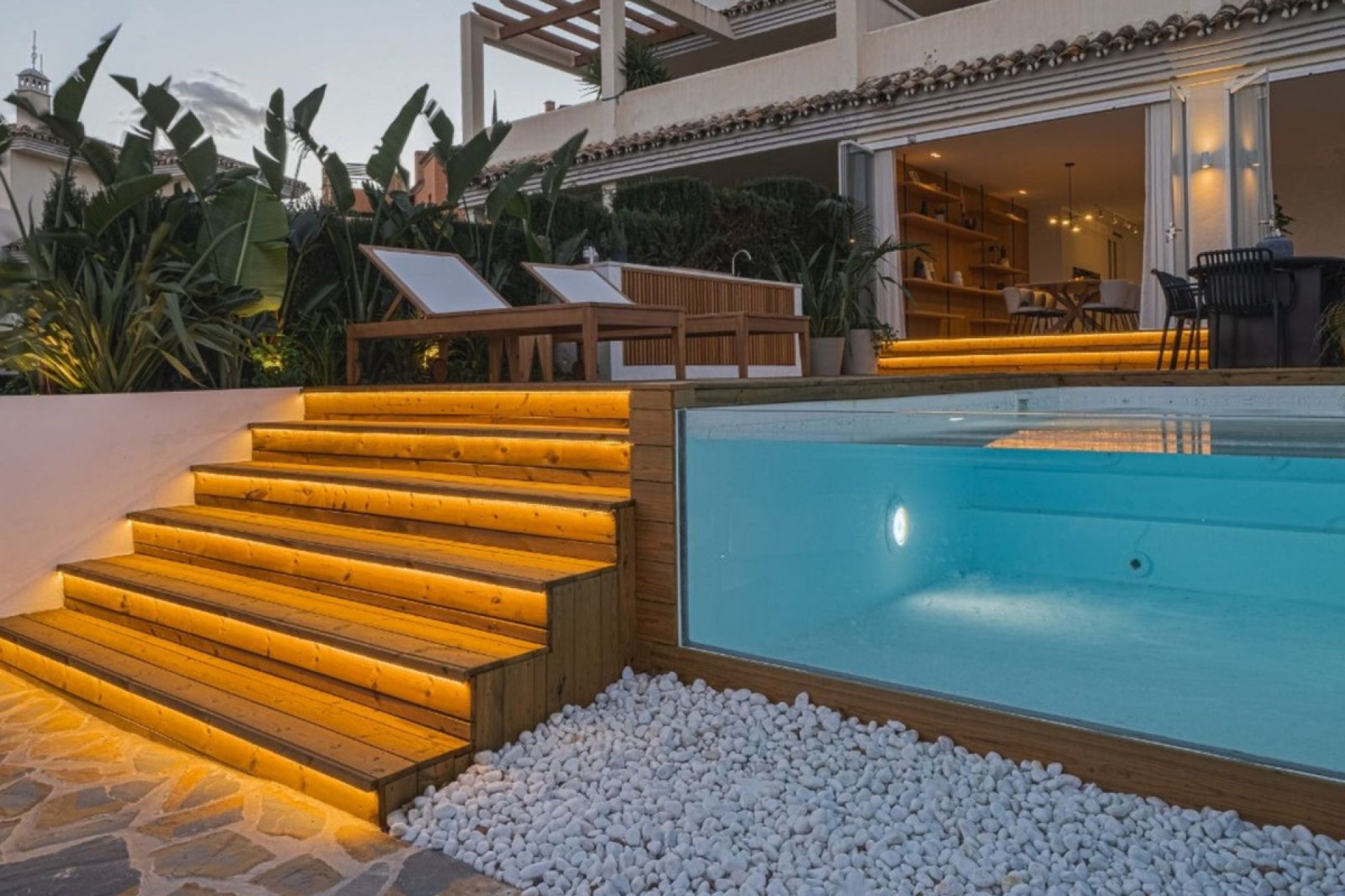 Resale - Apartment - Middle Floor Apartment - Marbella - Nueva Andalucia