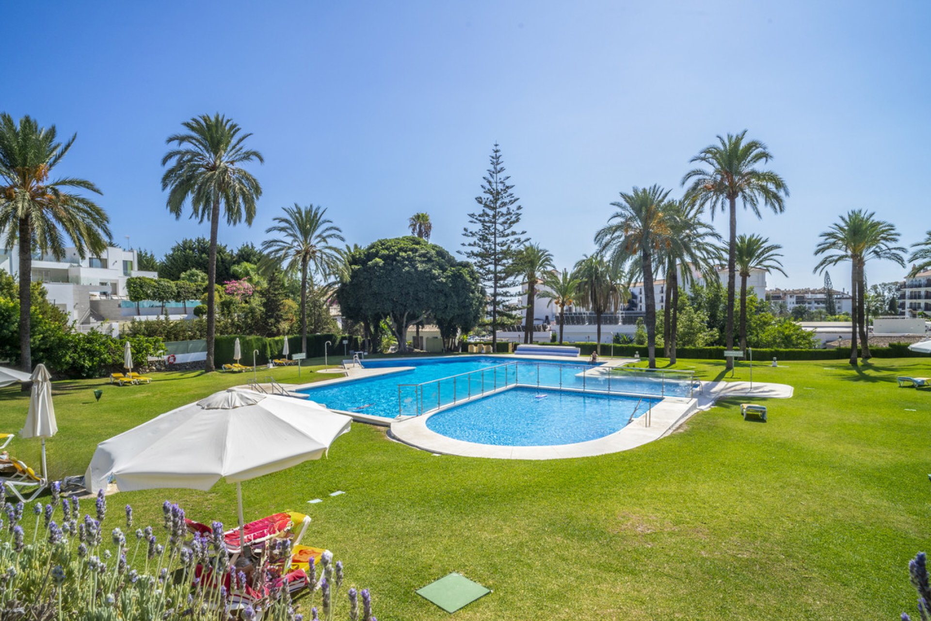 Resale - Apartment - Middle Floor Apartment - Marbella - Nueva Andalucia
