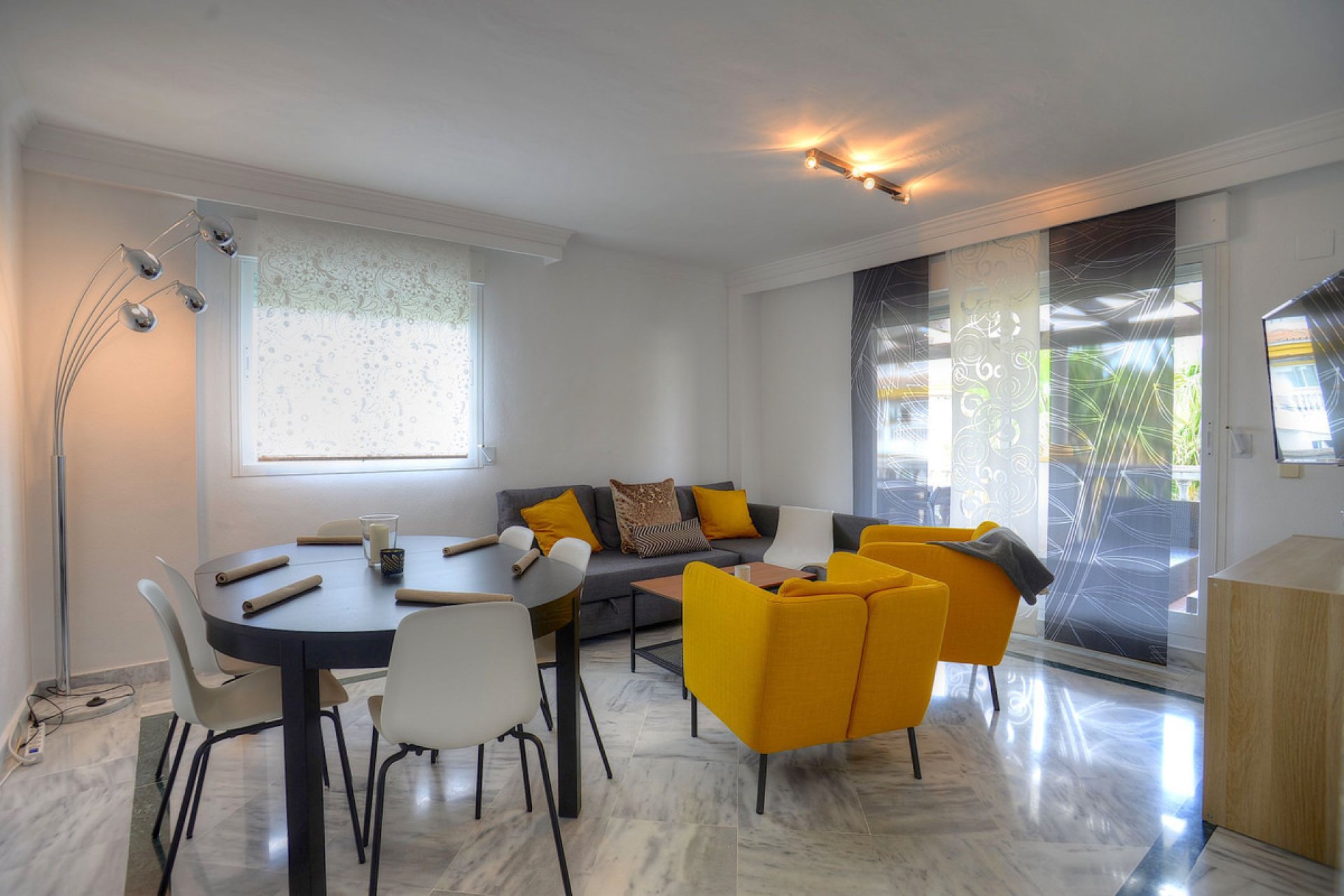 Resale - Apartment - Middle Floor Apartment - Marbella - Nueva Andalucia