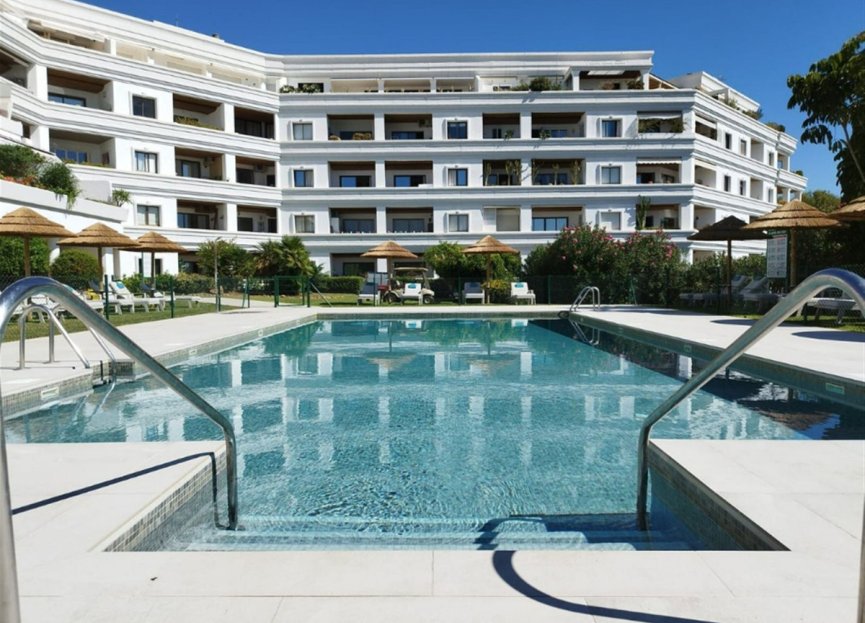 Resale - Apartment - Middle Floor Apartment - Marbella - Nueva Andalucia