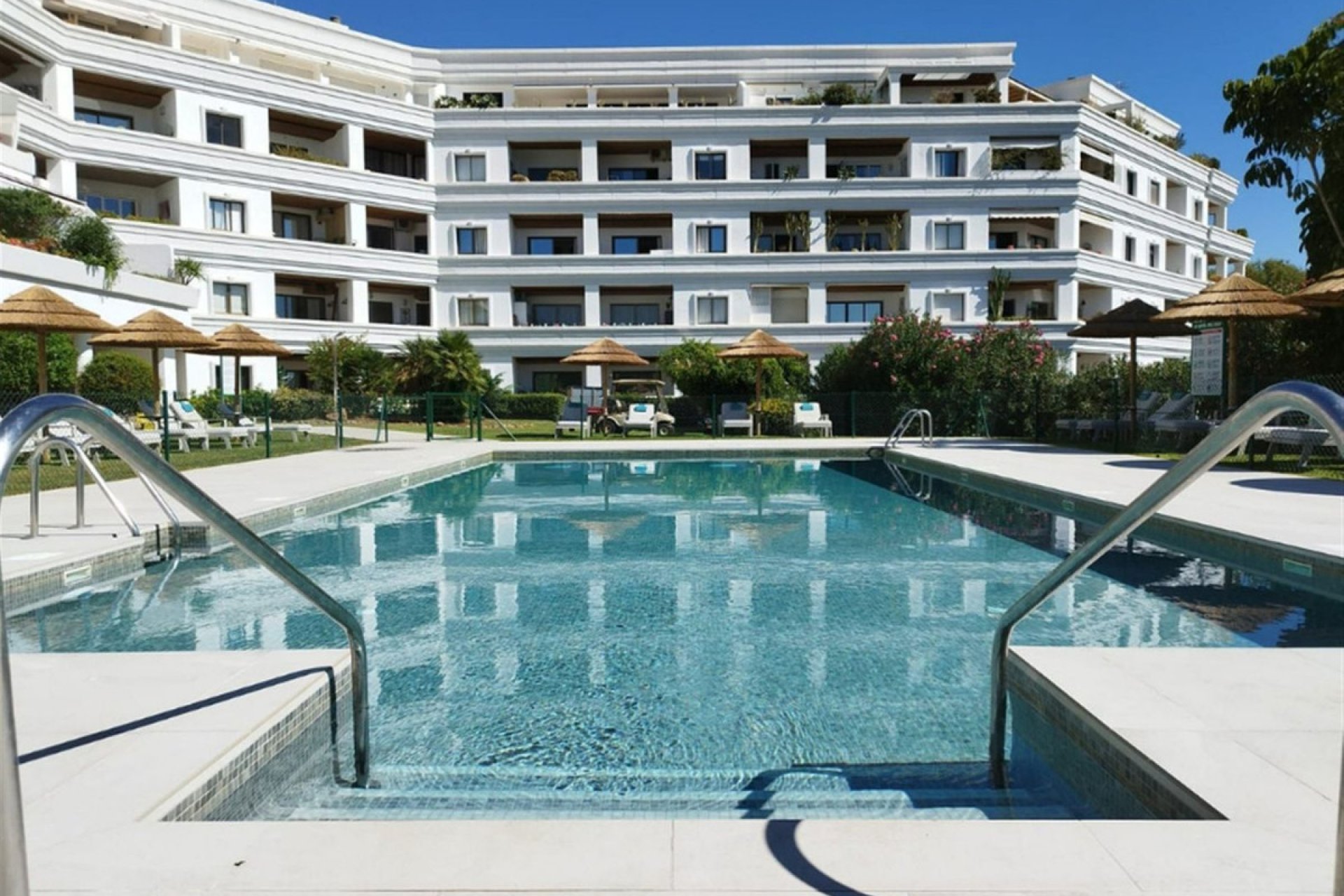 Resale - Apartment - Middle Floor Apartment - Marbella - Nueva Andalucia