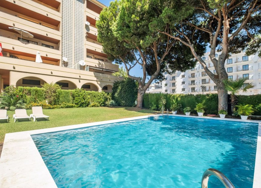 Resale - Apartment - Middle Floor Apartment - Marbella - Nueva Andalucia