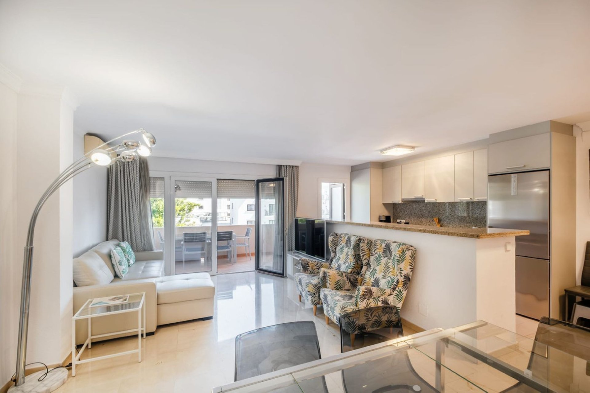 Resale - Apartment - Middle Floor Apartment - Marbella - Nueva Andalucia