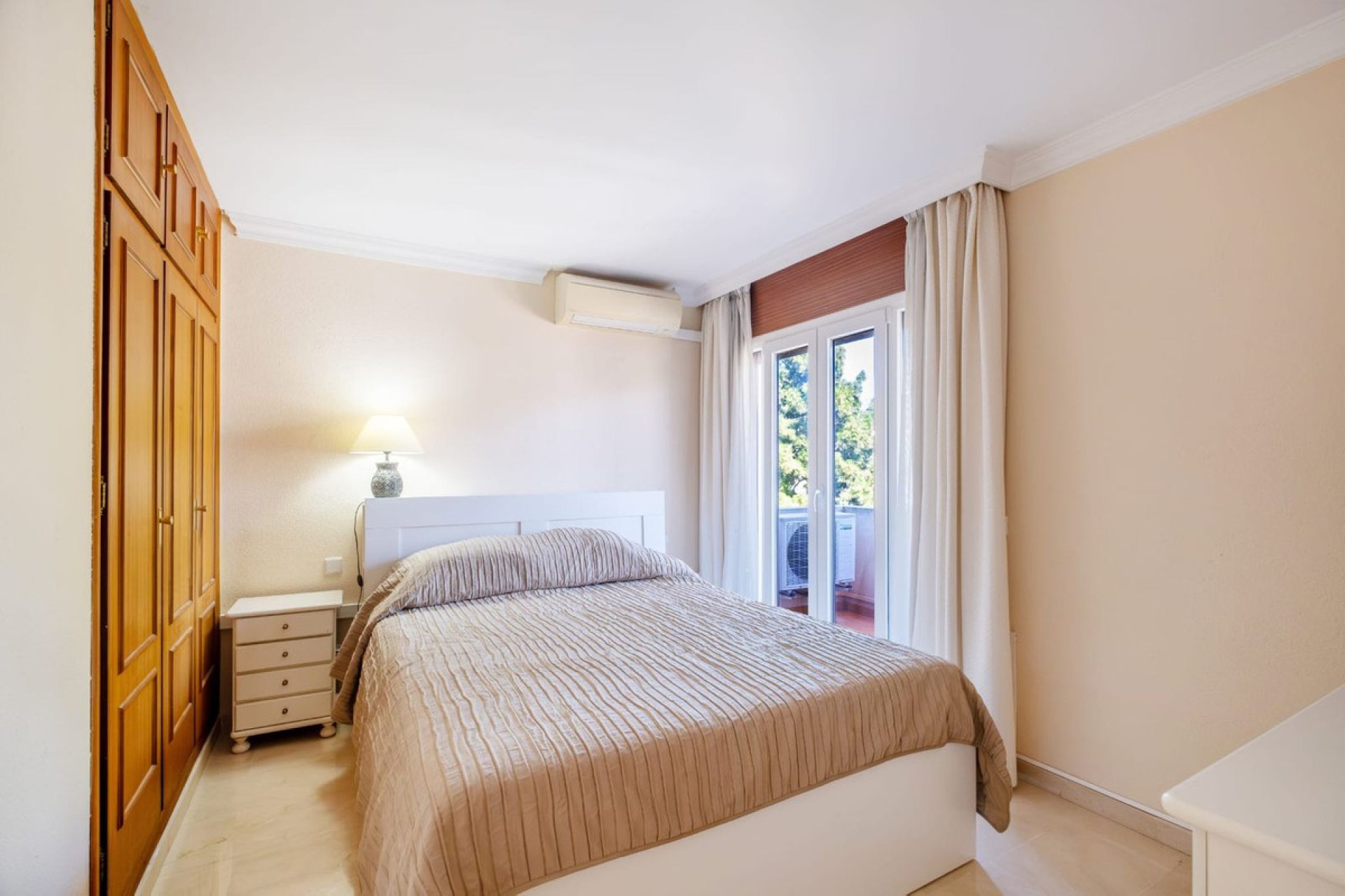 Resale - Apartment - Middle Floor Apartment - Marbella - Nueva Andalucia