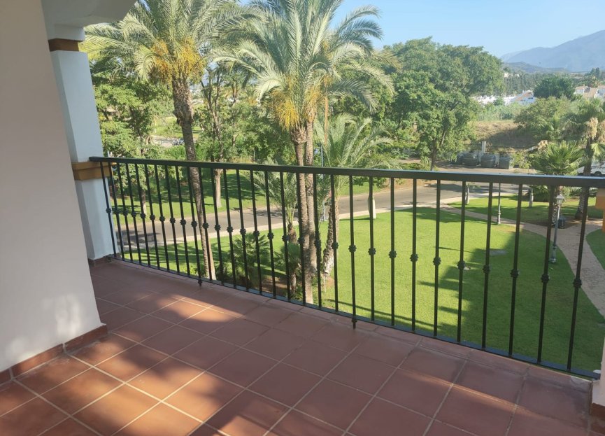 Resale - Apartment - Middle Floor Apartment - Marbella - Nueva Andalucia