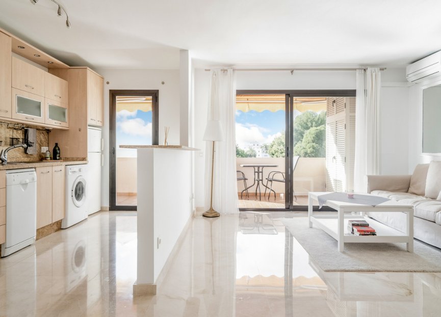 Resale - Apartment - Middle Floor Apartment - Marbella - Nueva Andalucia