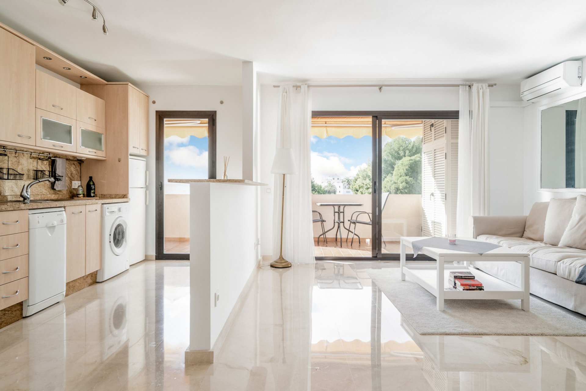 Resale - Apartment - Middle Floor Apartment - Marbella - Nueva Andalucia