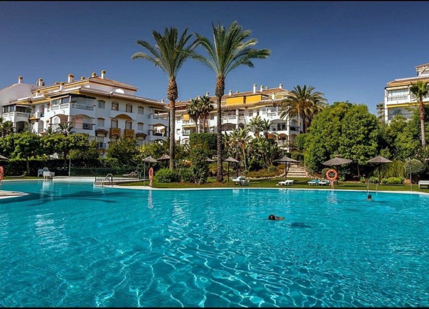 Resale - Apartment - Middle Floor Apartment - Marbella - Nueva Andalucia