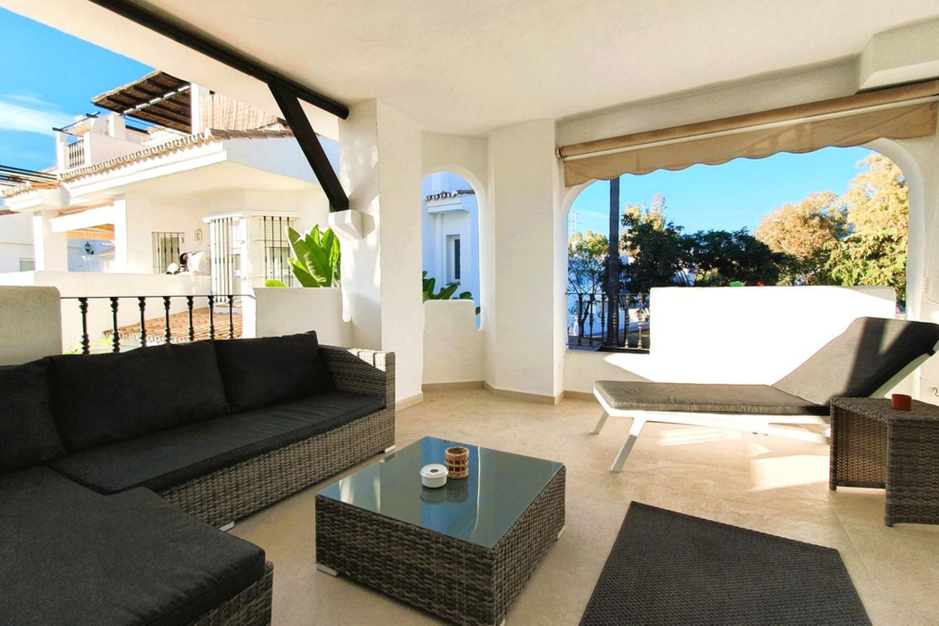 Resale - Apartment - Middle Floor Apartment - Marbella - Nueva Andalucia