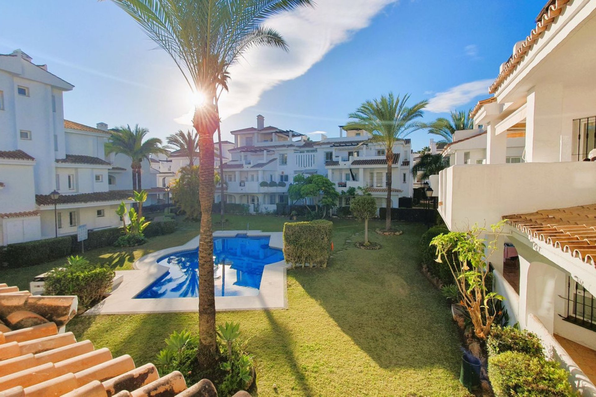 Resale - Apartment - Middle Floor Apartment - Marbella - Nueva Andalucia