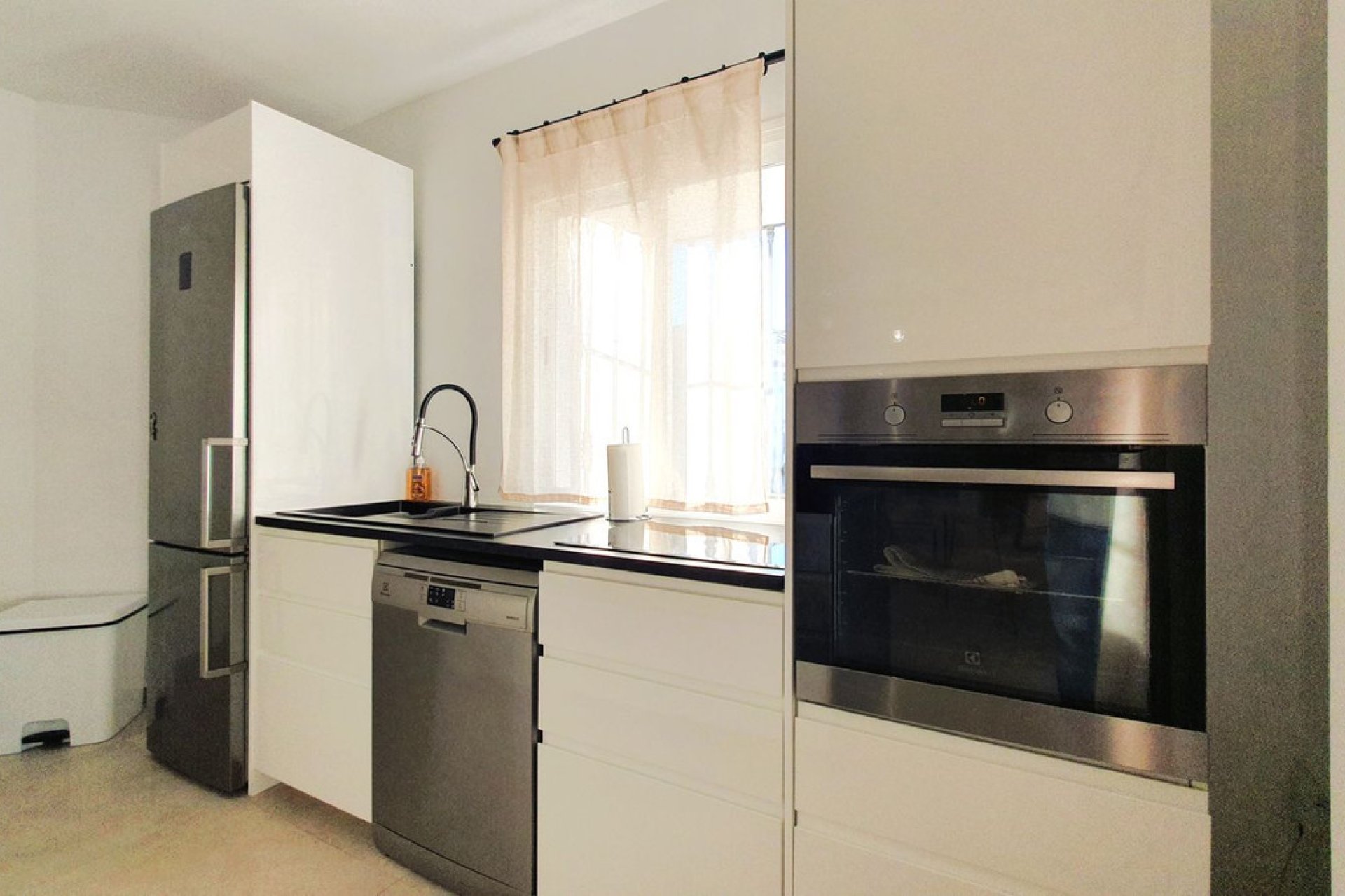 Resale - Apartment - Middle Floor Apartment - Marbella - Nueva Andalucia