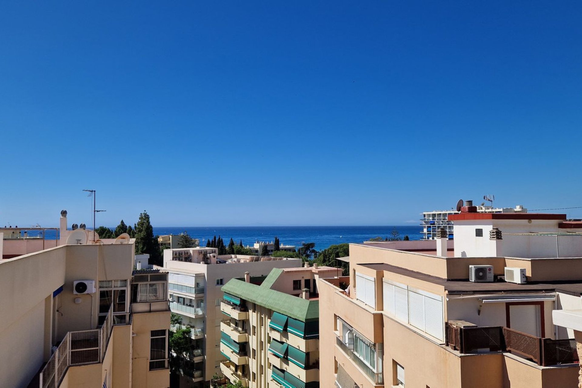 Resale - Apartment - Middle Floor Apartment - Marbella - Nueva Andalucia