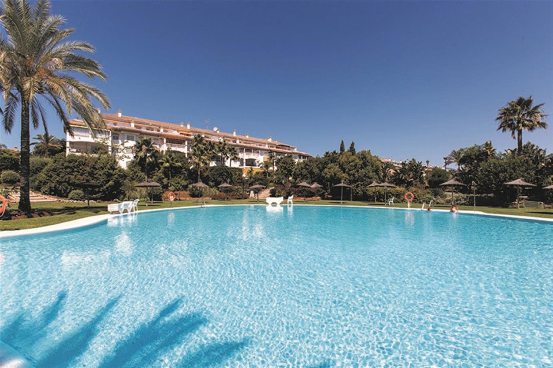 Resale - Apartment - Middle Floor Apartment - Marbella - Nueva Andalucia