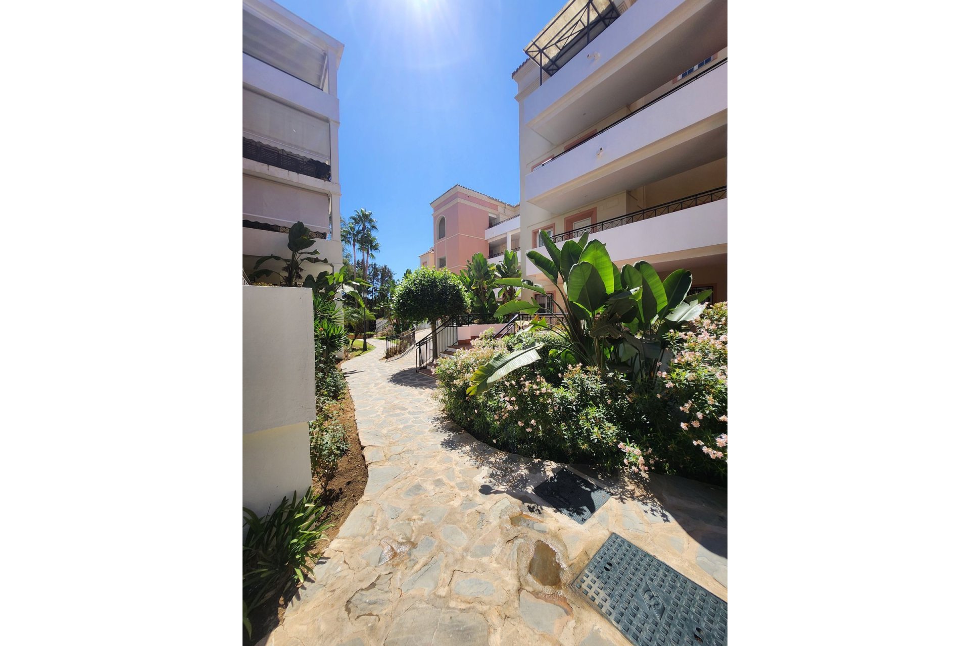 Resale - Apartment - Middle Floor Apartment - Marbella - Nueva Andalucia