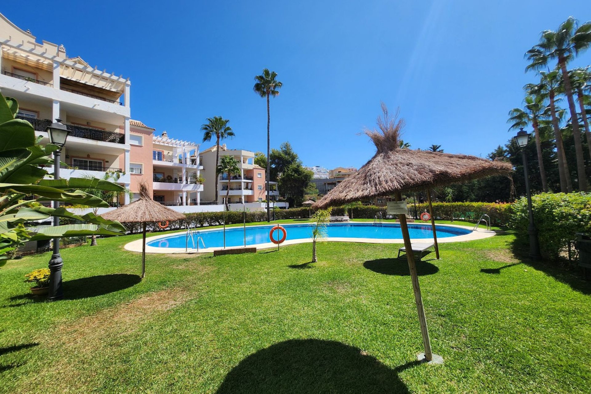 Resale - Apartment - Middle Floor Apartment - Marbella - Nueva Andalucia