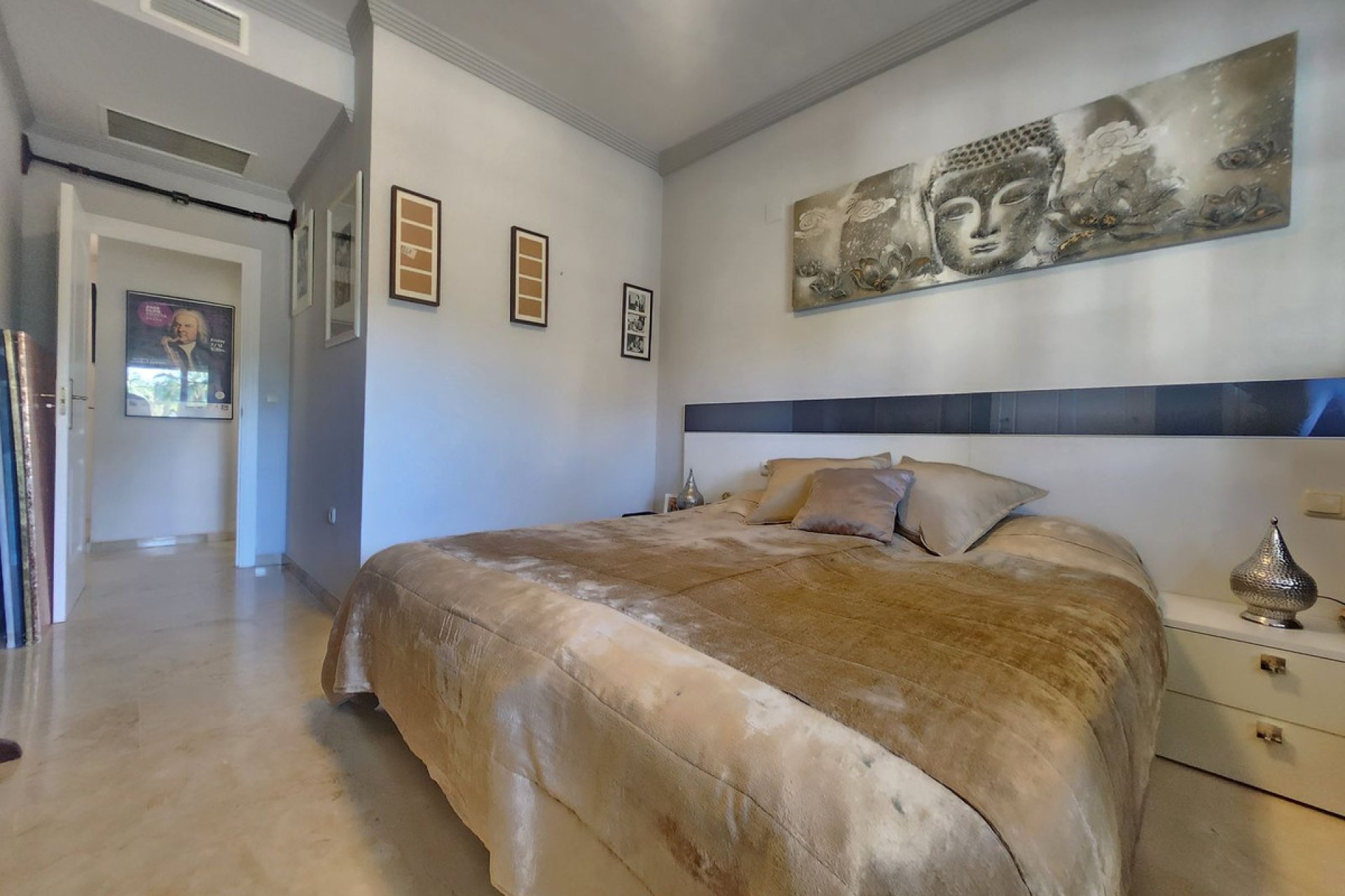 Resale - Apartment - Middle Floor Apartment - Marbella - Nueva Andalucia