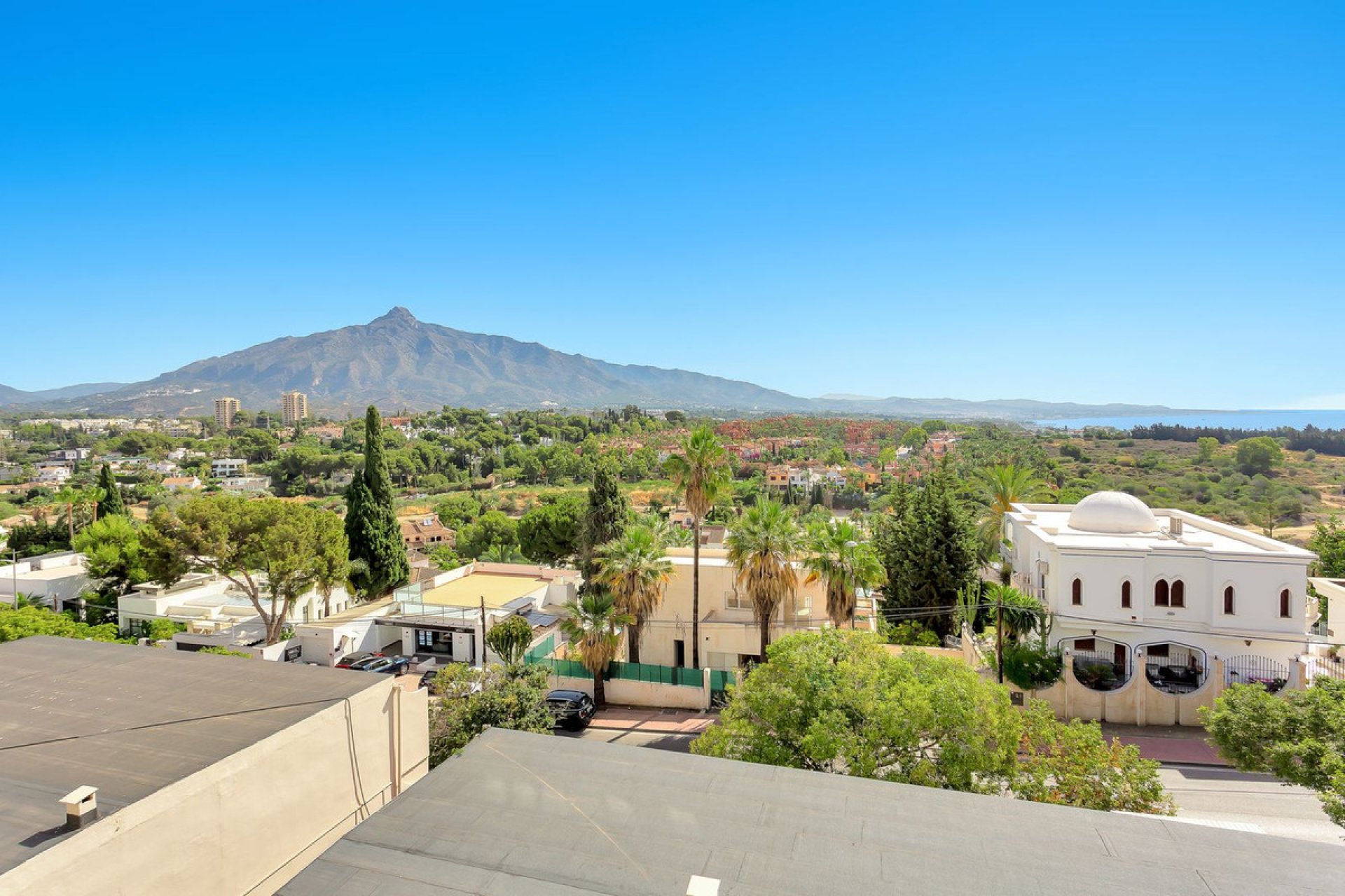 Resale - Apartment - Middle Floor Apartment - Marbella - Nueva Andalucia