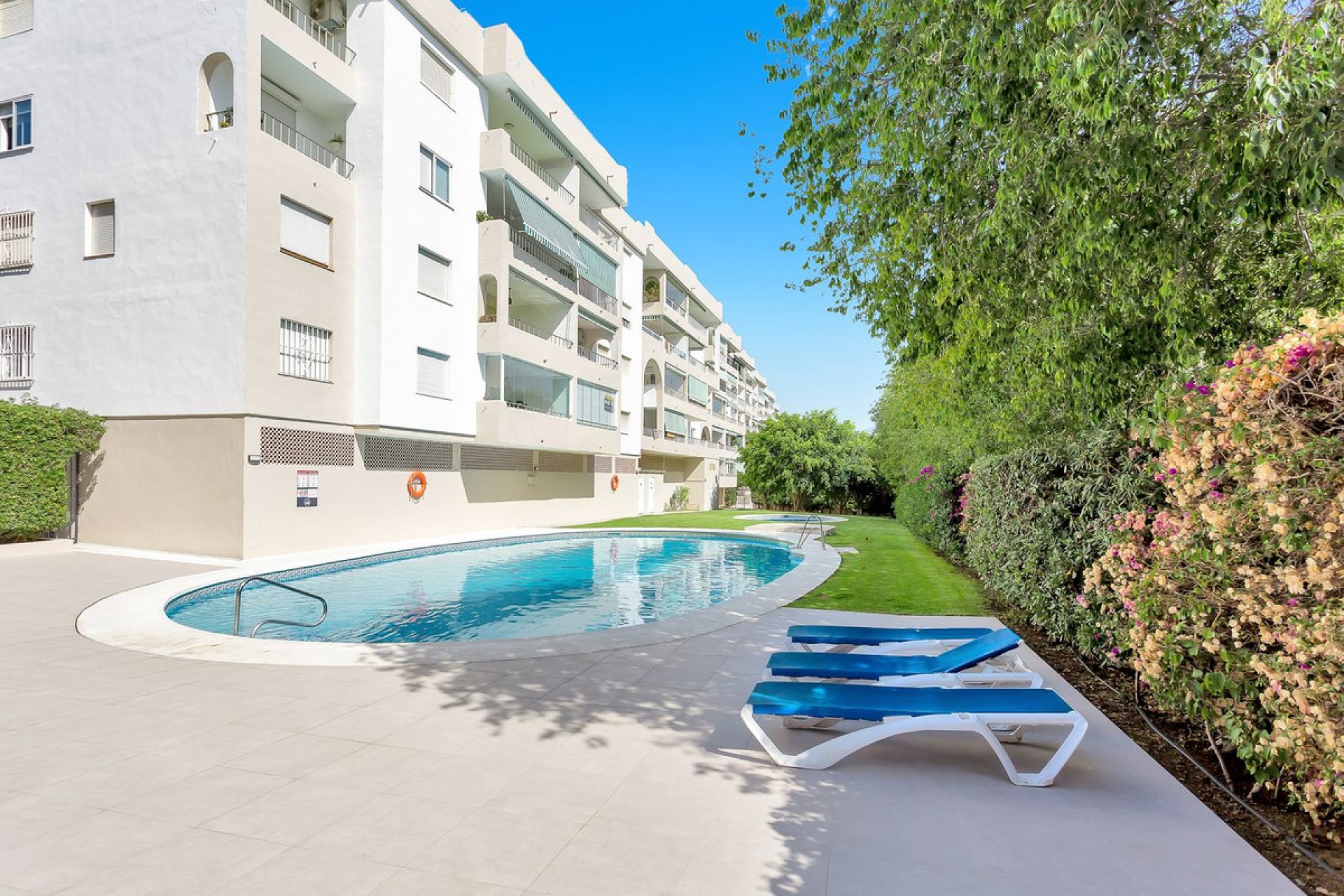 Resale - Apartment - Middle Floor Apartment - Marbella - Nueva Andalucia