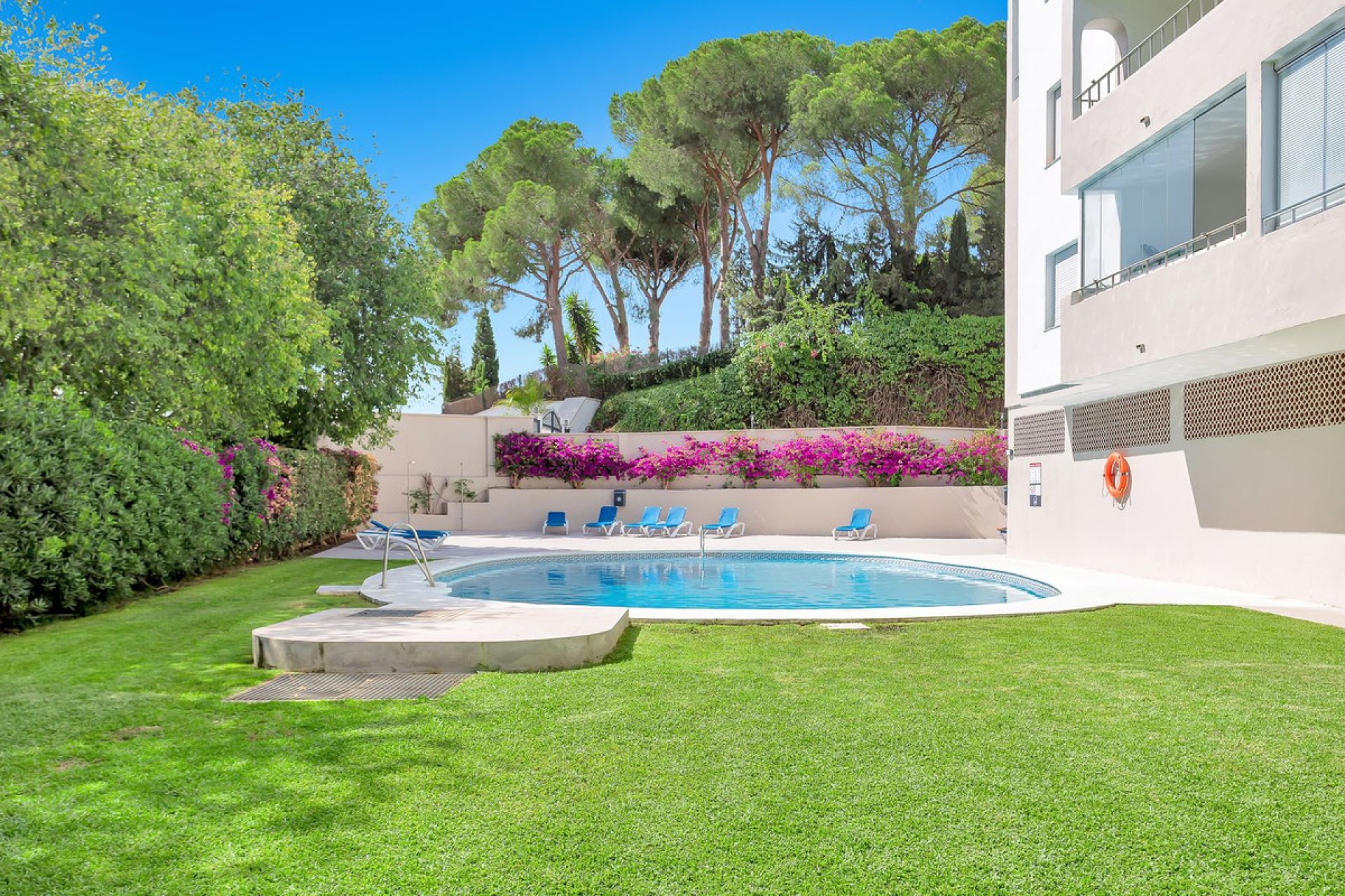 Resale - Apartment - Middle Floor Apartment - Marbella - Nueva Andalucia