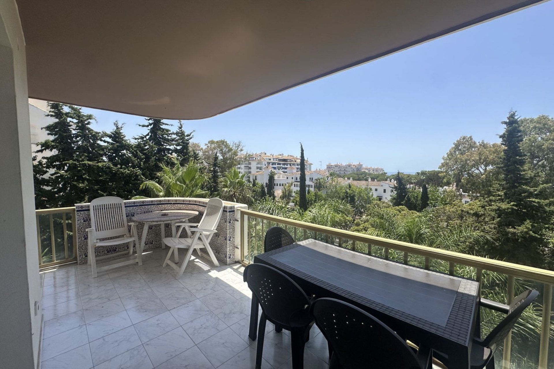 Resale - Apartment - Middle Floor Apartment - Marbella - Nueva Andalucia