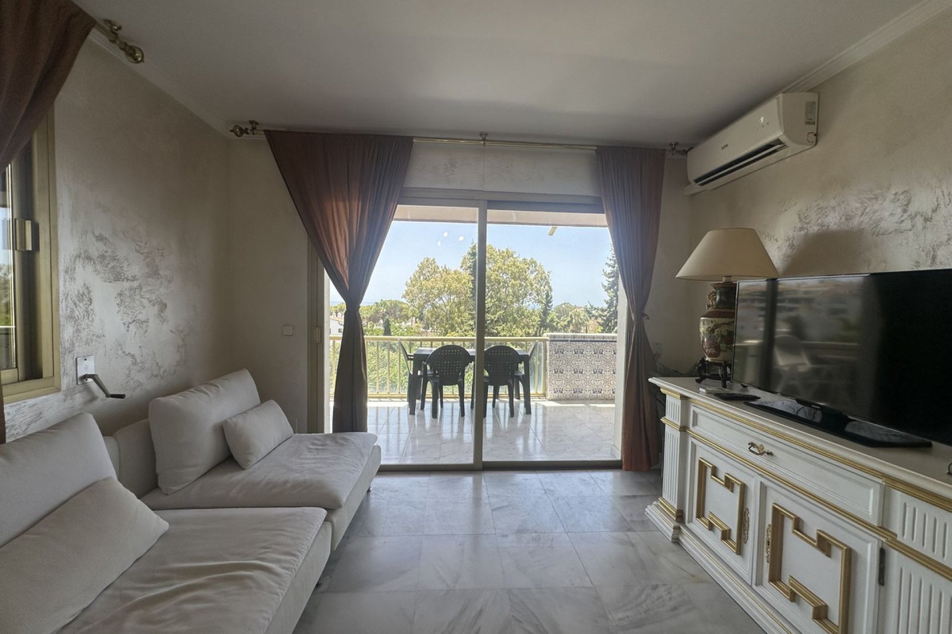 Resale - Apartment - Middle Floor Apartment - Marbella - Nueva Andalucia