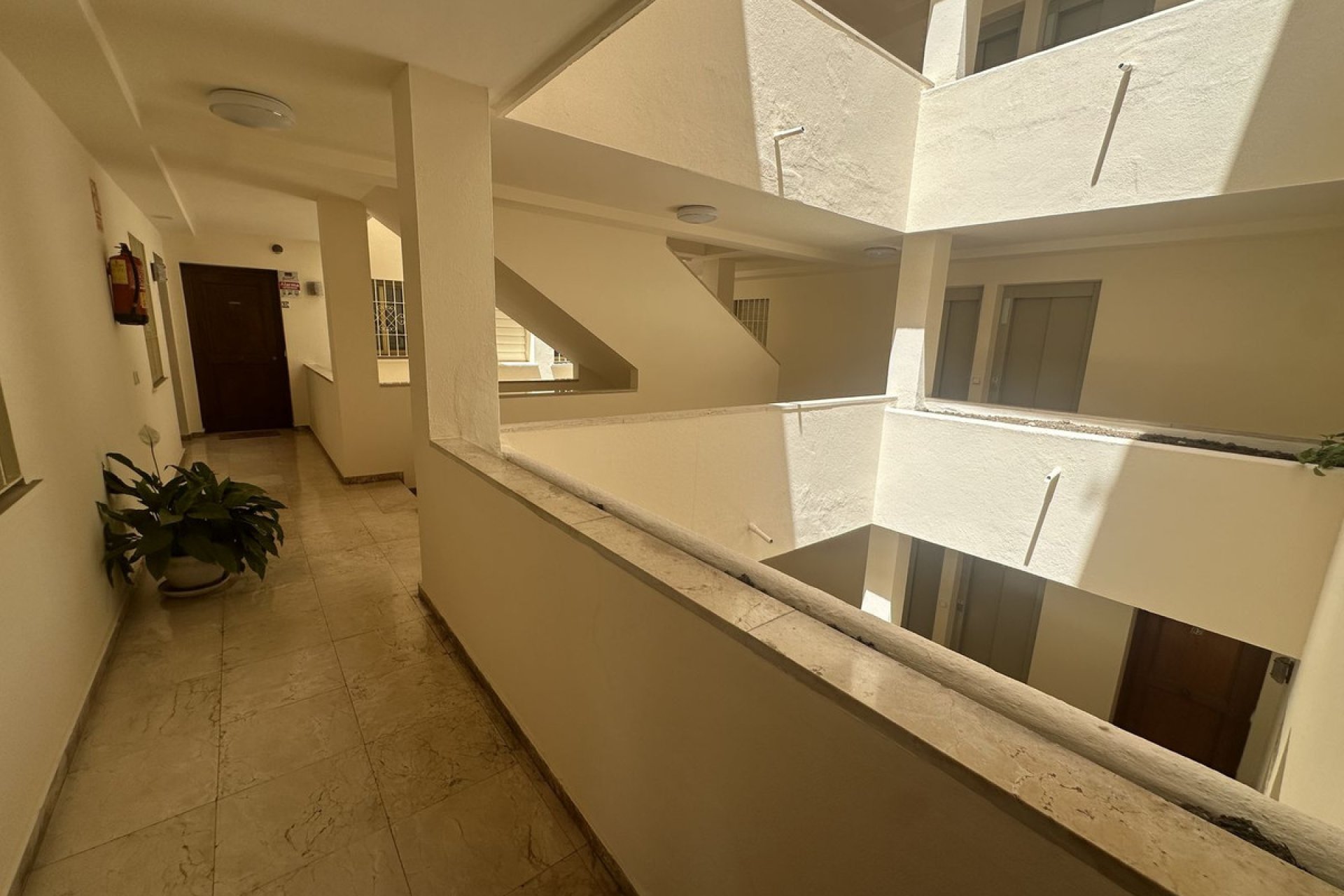 Resale - Apartment - Middle Floor Apartment - Marbella - Nueva Andalucia