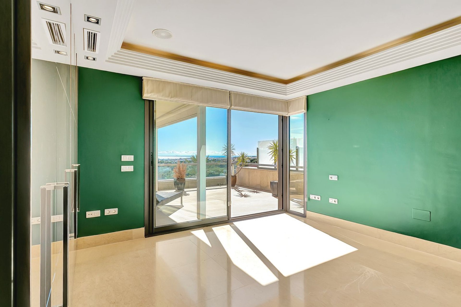 Resale - Apartment - Middle Floor Apartment - Marbella - Nueva Andalucia