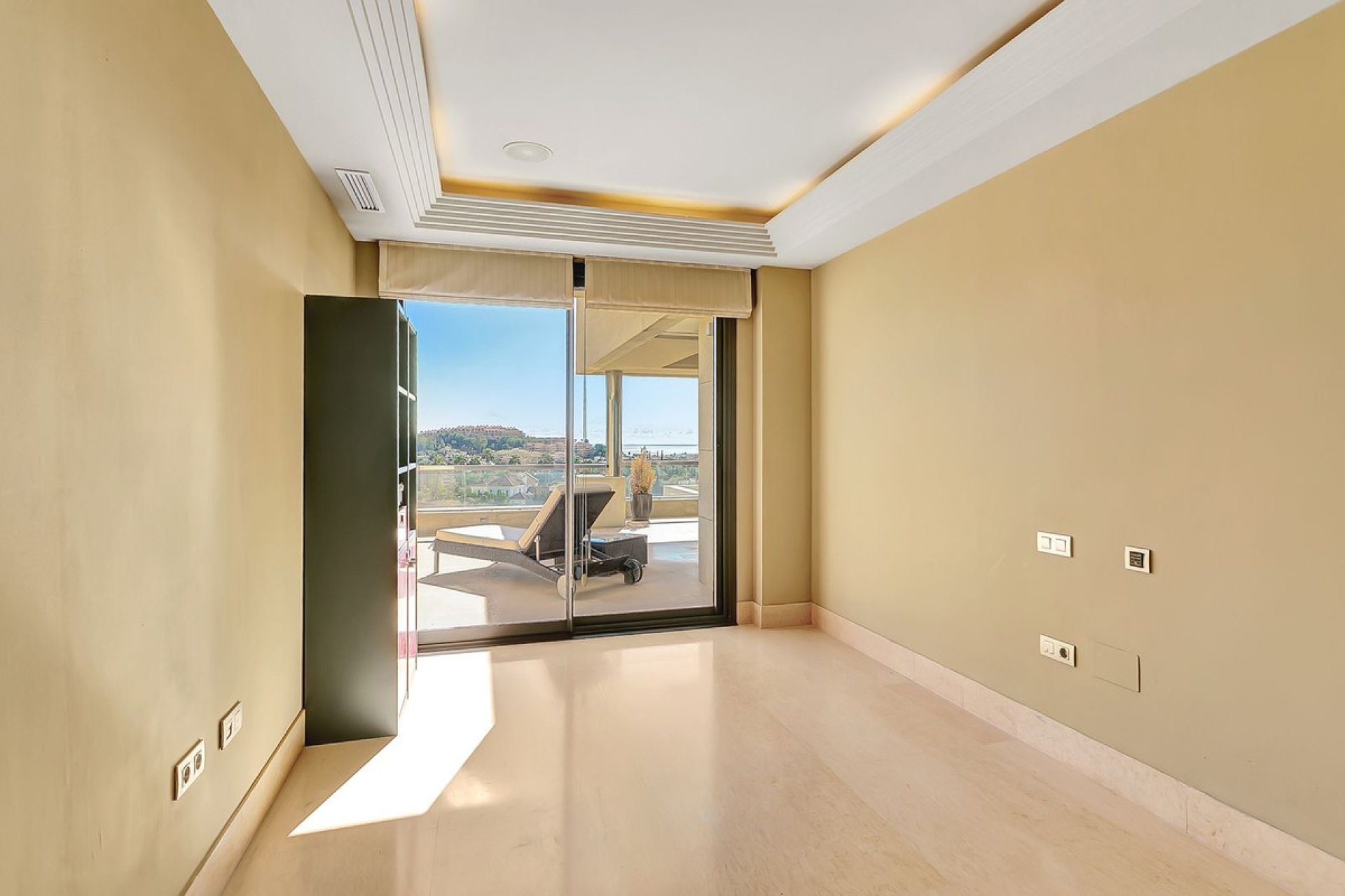 Resale - Apartment - Middle Floor Apartment - Marbella - Nueva Andalucia