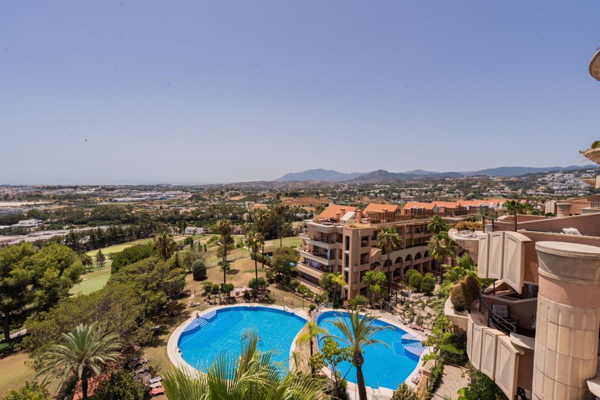 Resale - Apartment - Middle Floor Apartment - Marbella - Nueva Andalucia