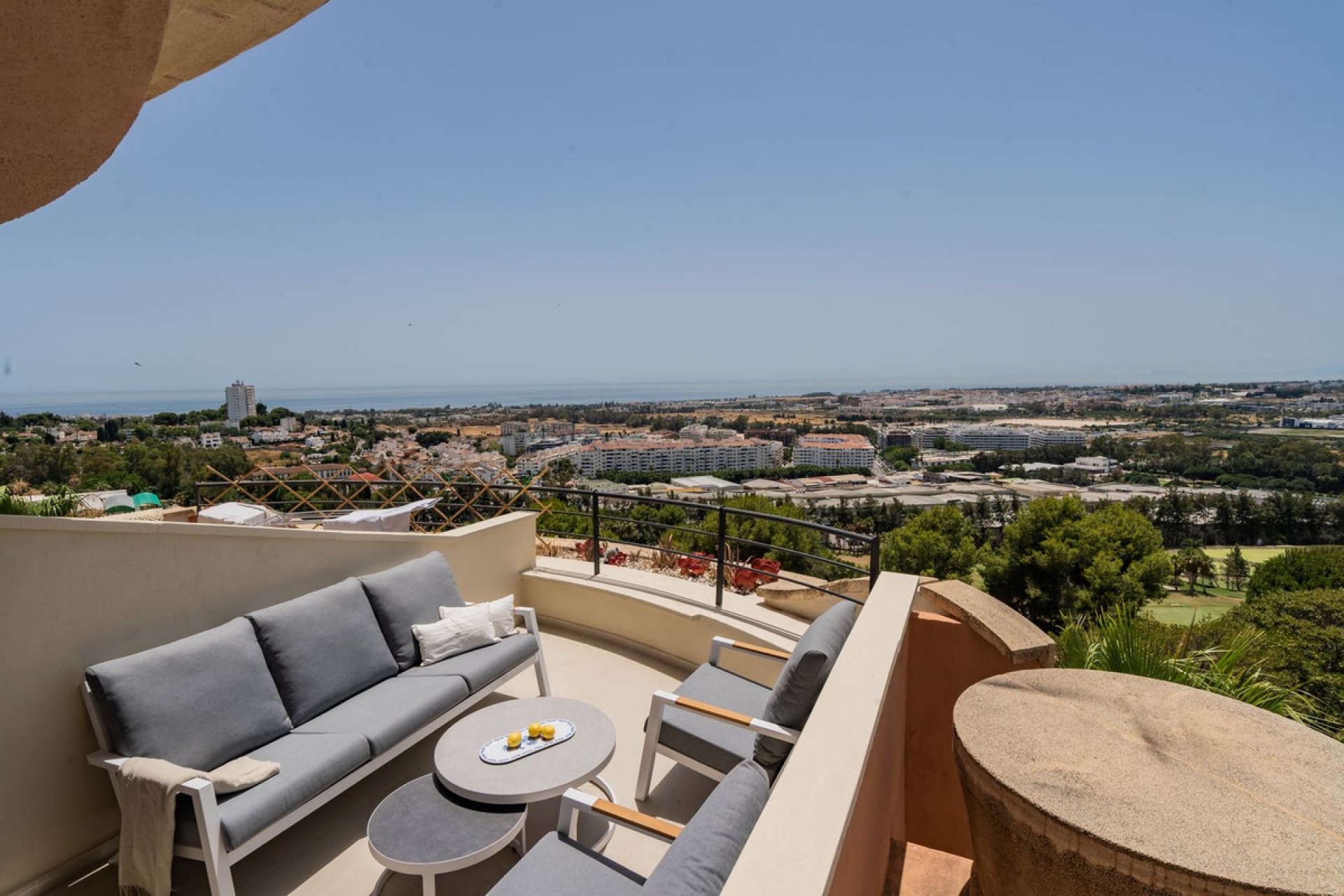 Resale - Apartment - Middle Floor Apartment - Marbella - Nueva Andalucia