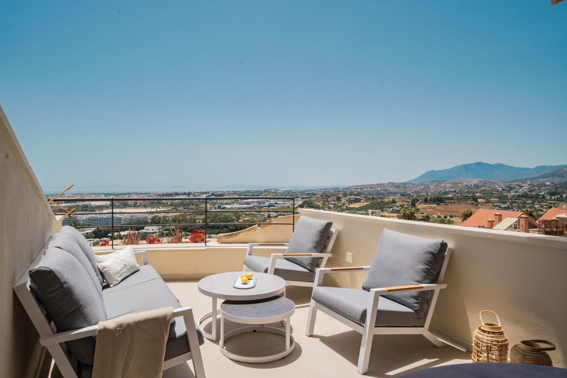 Resale - Apartment - Middle Floor Apartment - Marbella - Nueva Andalucia