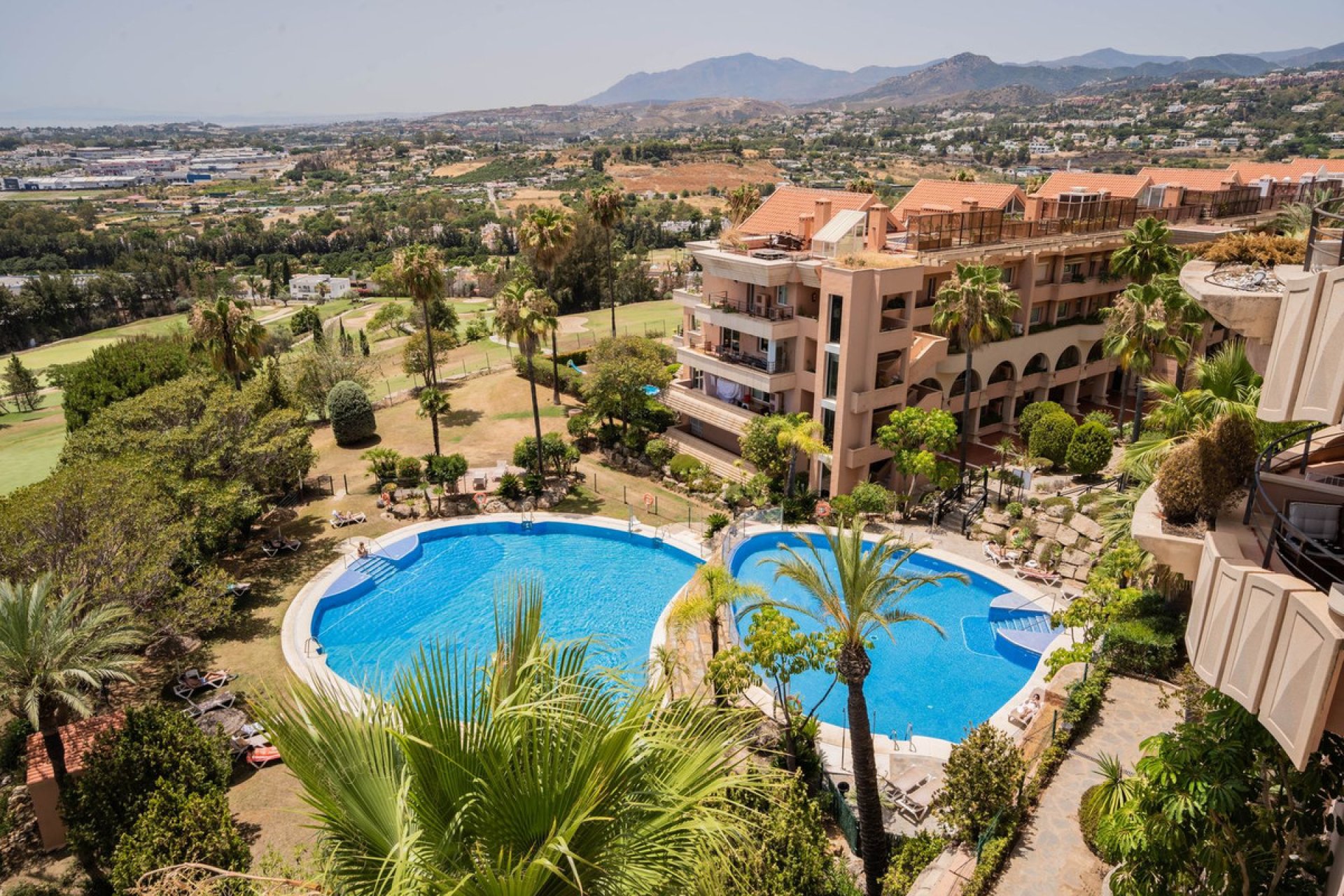 Resale - Apartment - Middle Floor Apartment - Marbella - Nueva Andalucia