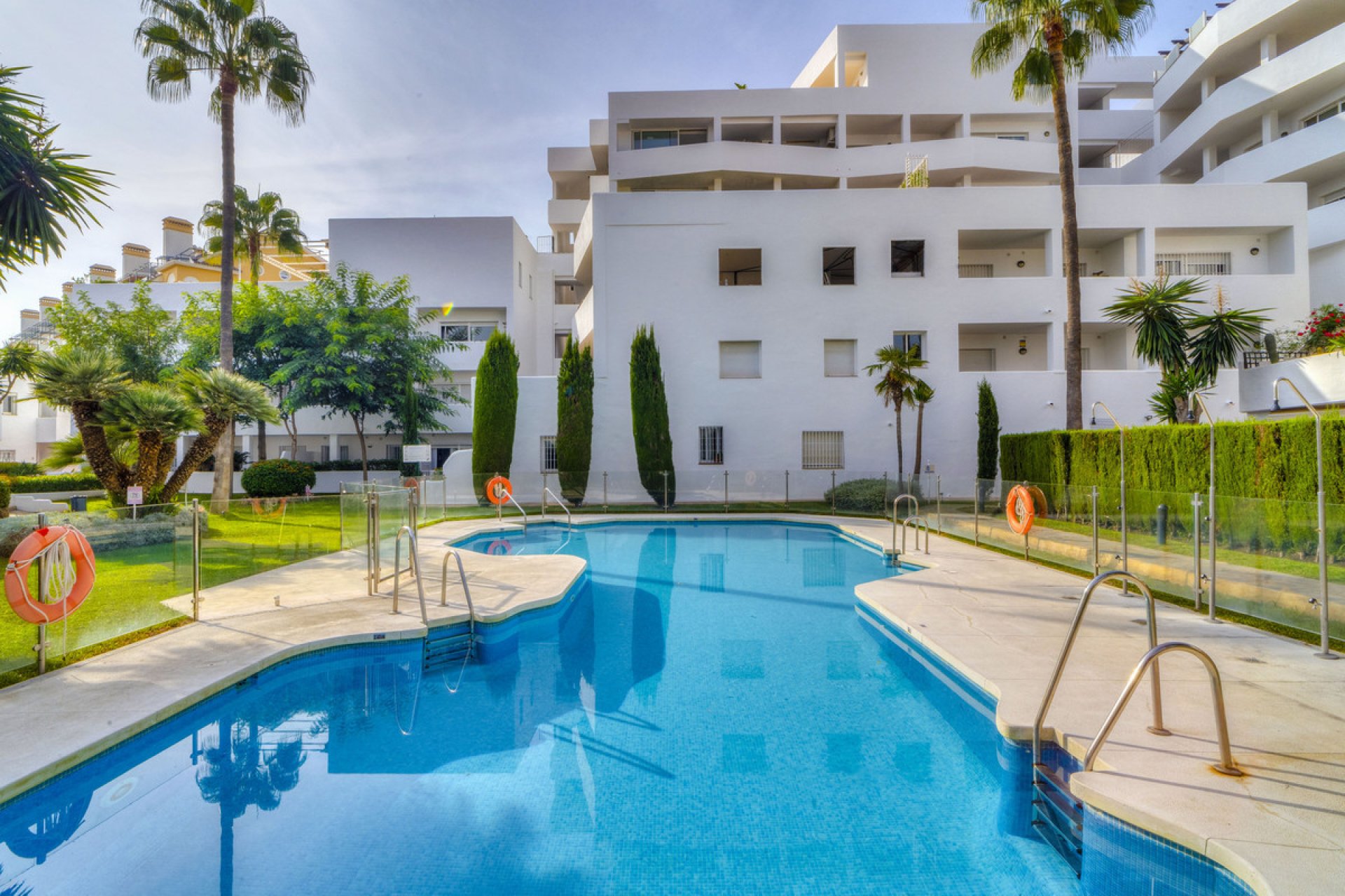 Resale - Apartment - Middle Floor Apartment - Marbella - Nueva Andalucia