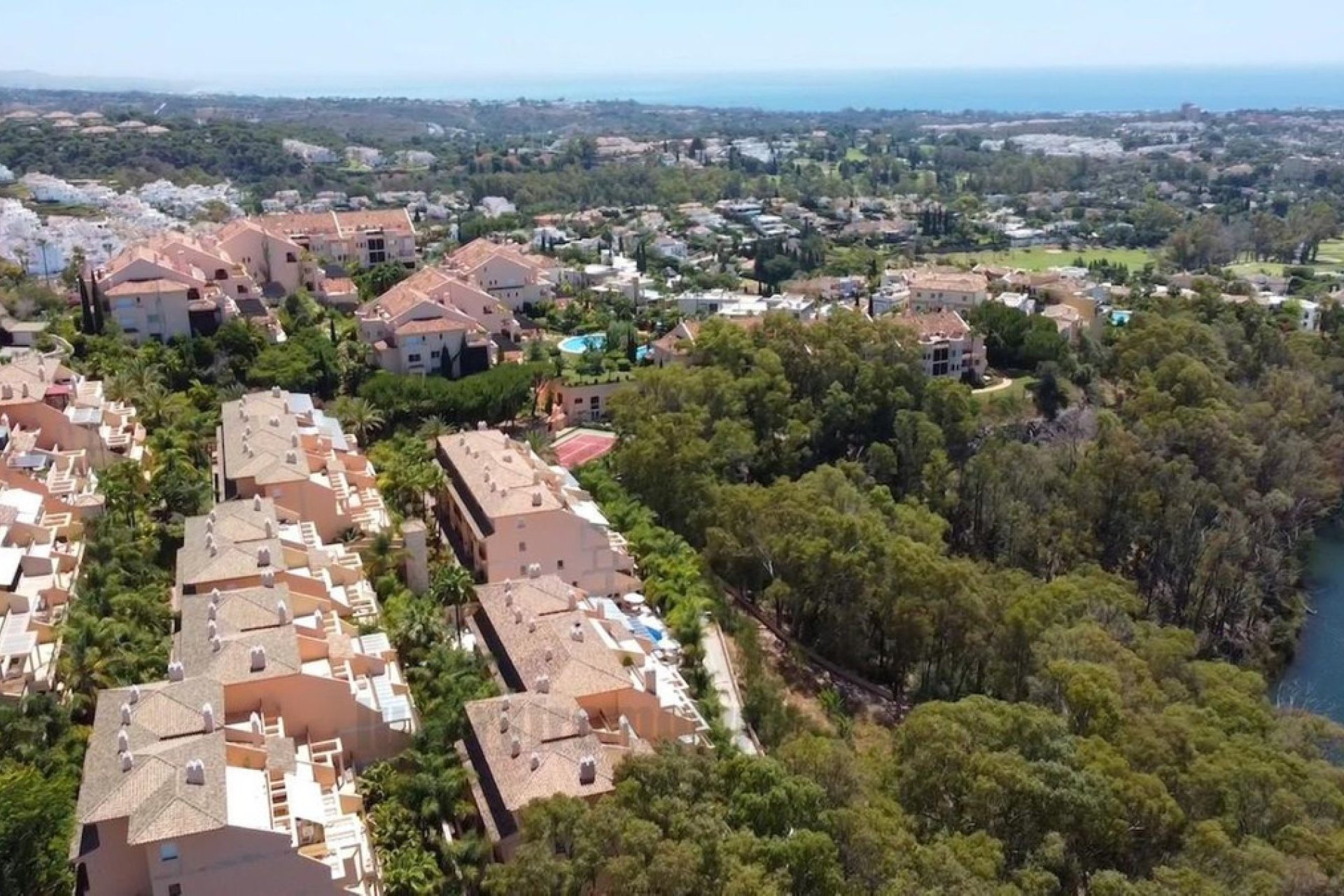 Resale - Apartment - Middle Floor Apartment - Marbella - Nueva Andalucia