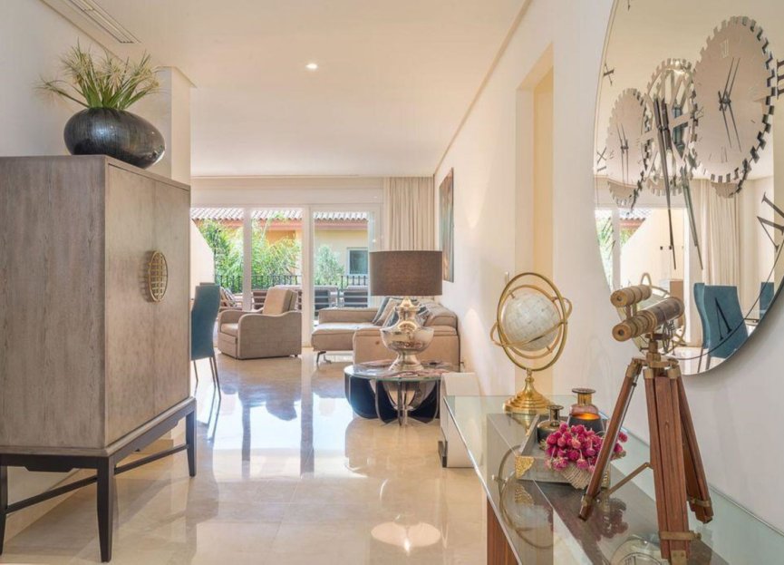 Resale - Apartment - Middle Floor Apartment - Marbella - Nueva Andalucia