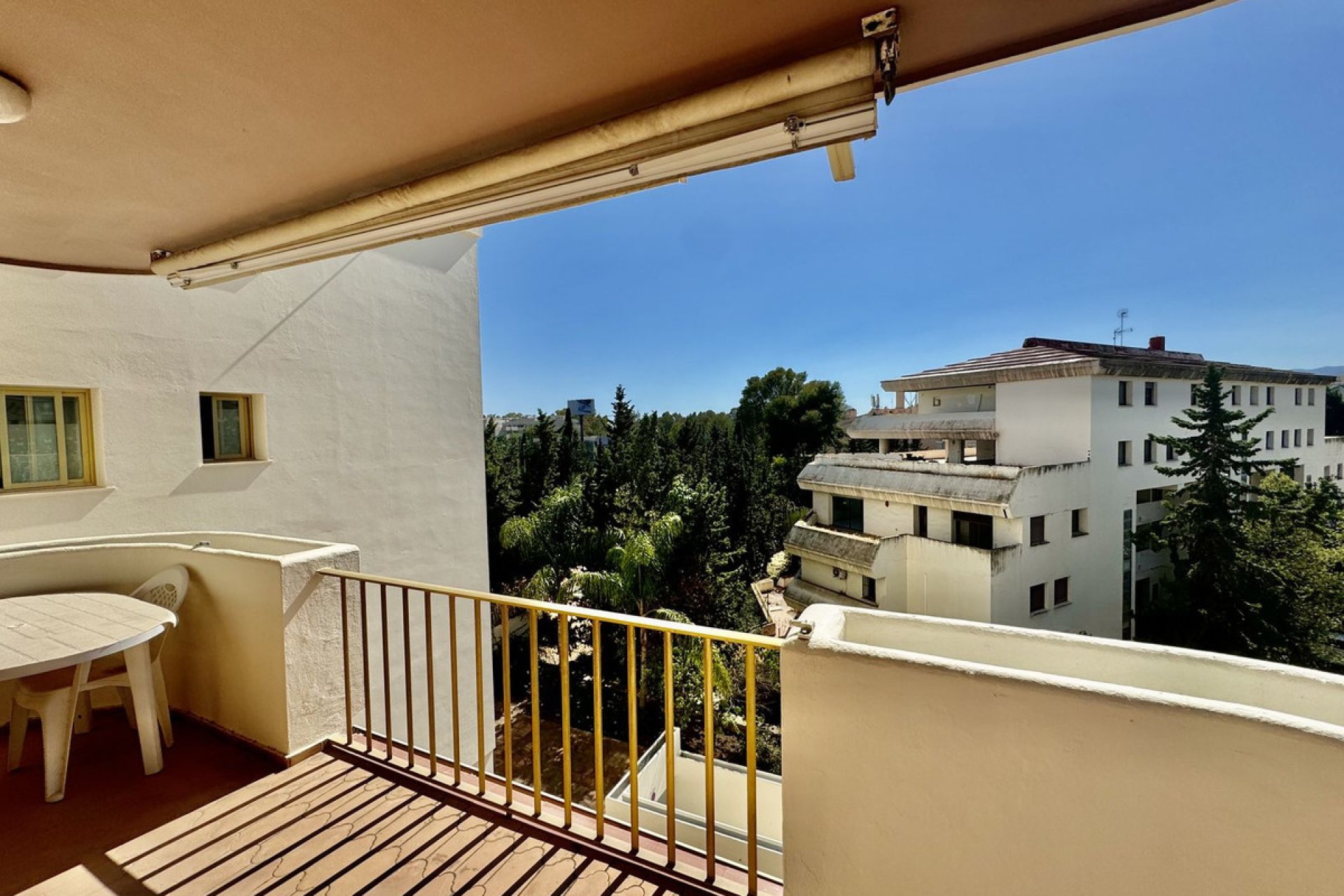 Resale - Apartment - Middle Floor Apartment - Marbella - Nueva Andalucia