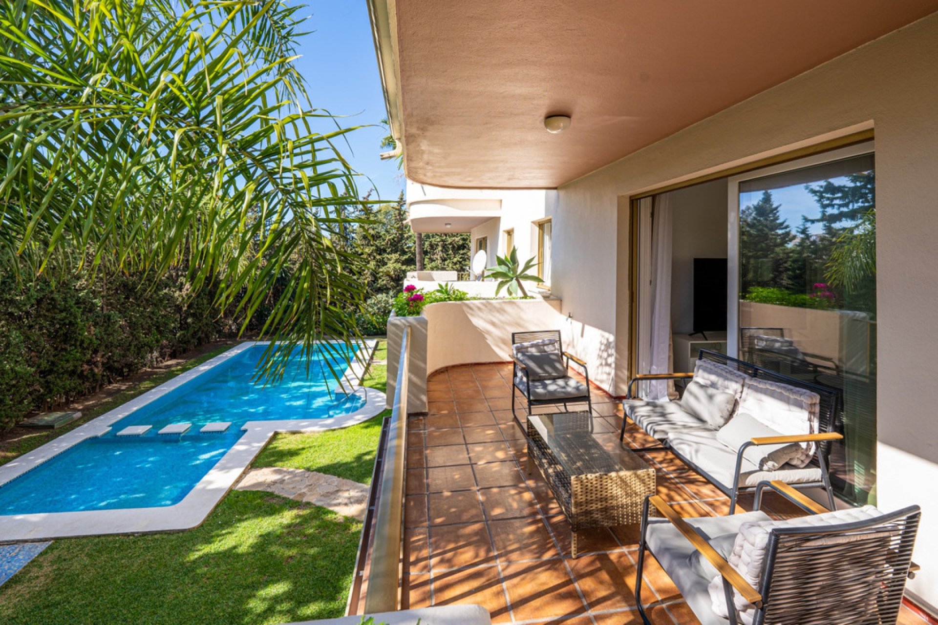 Resale - Apartment - Middle Floor Apartment - Marbella - Nueva Andalucia