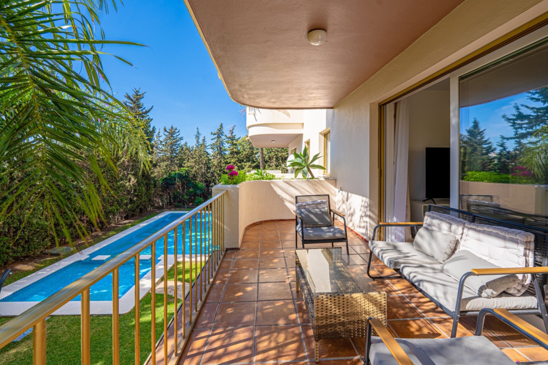 Resale - Apartment - Middle Floor Apartment - Marbella - Nueva Andalucia