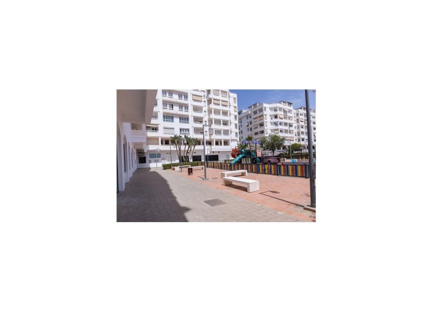 Resale - Apartment - Middle Floor Apartment - Marbella - Nueva Andalucia