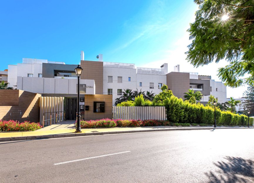 Resale - Apartment - Middle Floor Apartment - Marbella - Nueva Andalucia