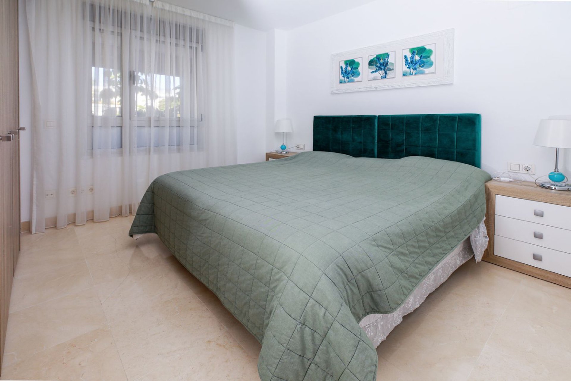 Resale - Apartment - Middle Floor Apartment - Marbella - Nueva Andalucia