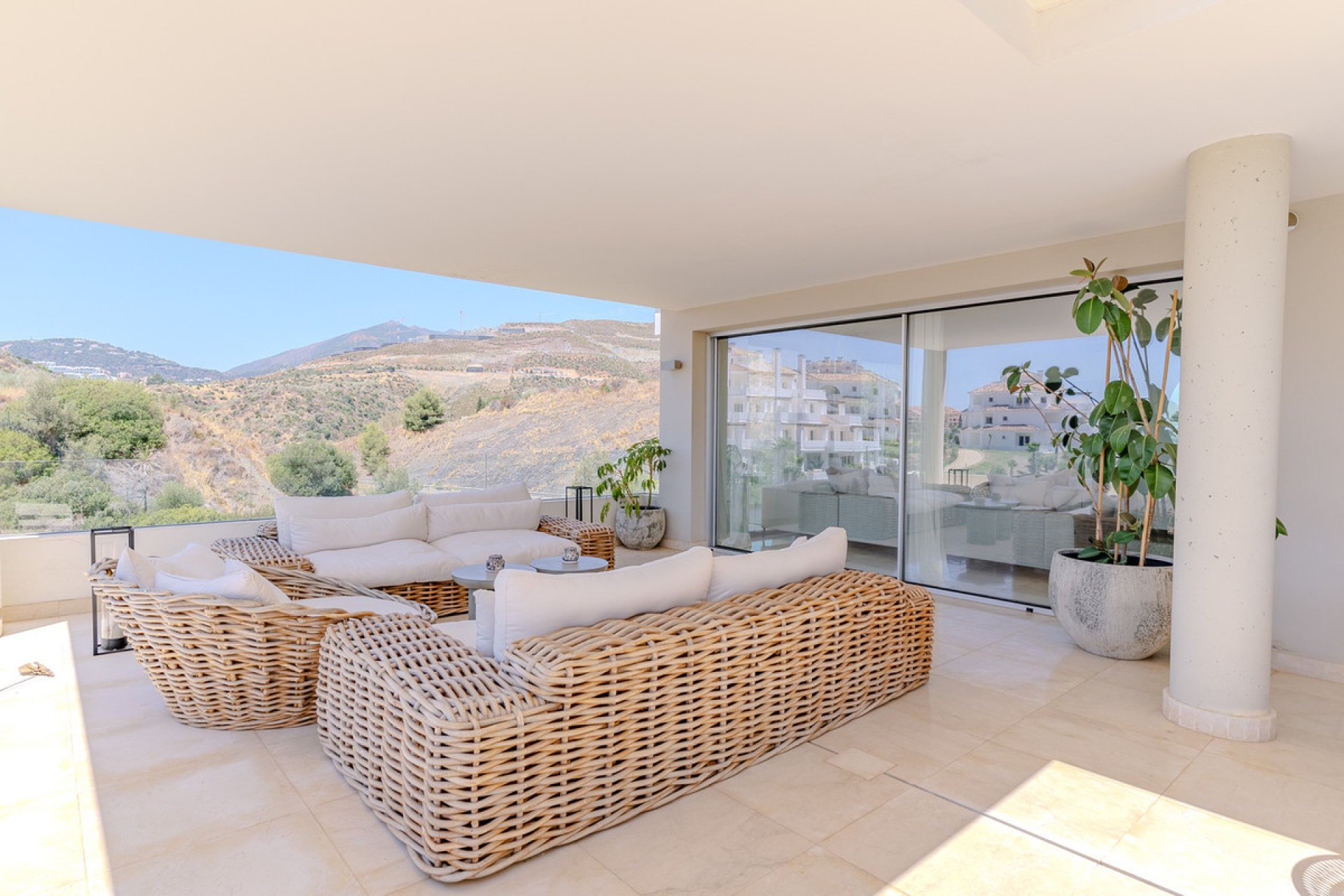 Resale - Apartment - Middle Floor Apartment - Marbella - Nueva Andalucia