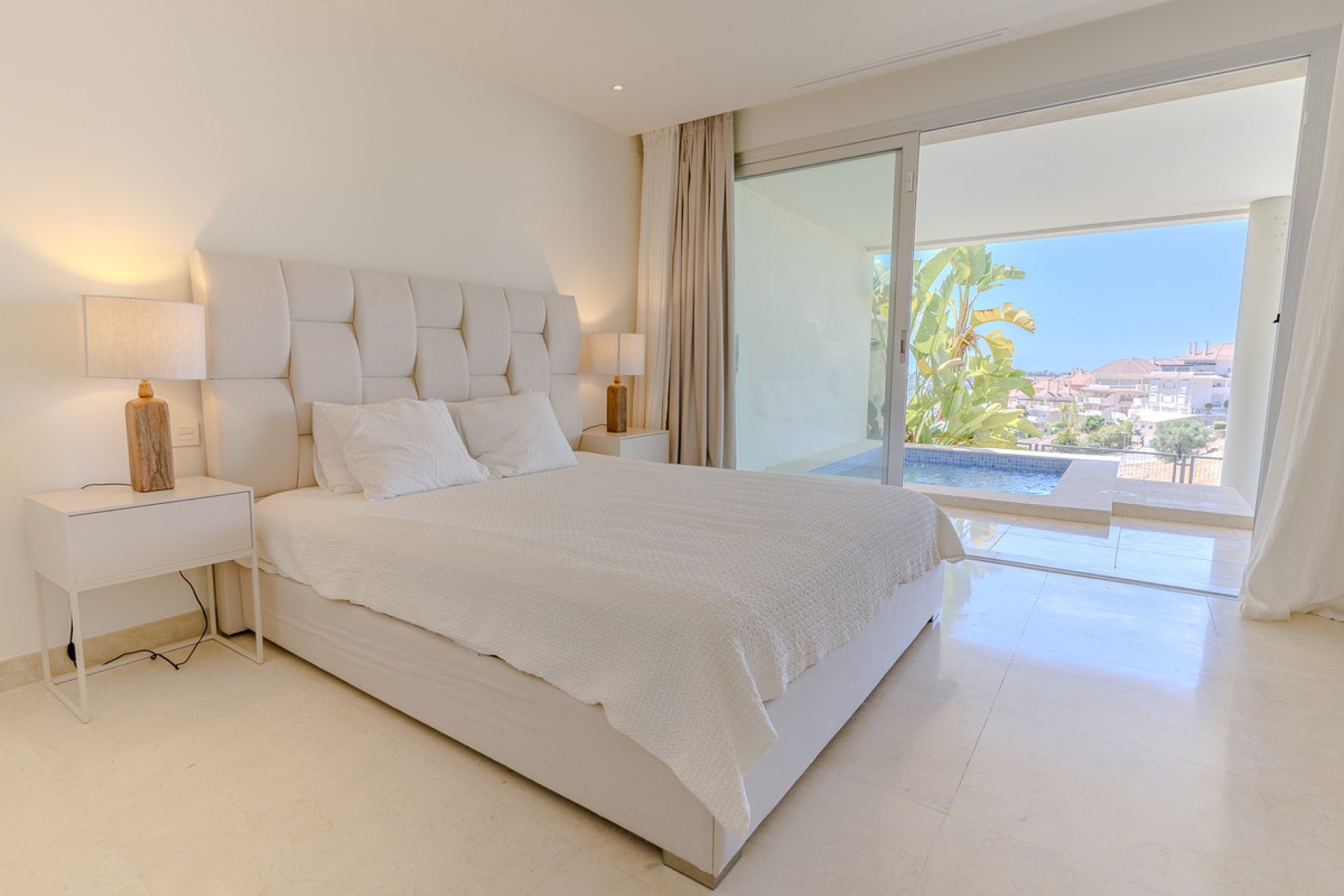 Resale - Apartment - Middle Floor Apartment - Marbella - Nueva Andalucia