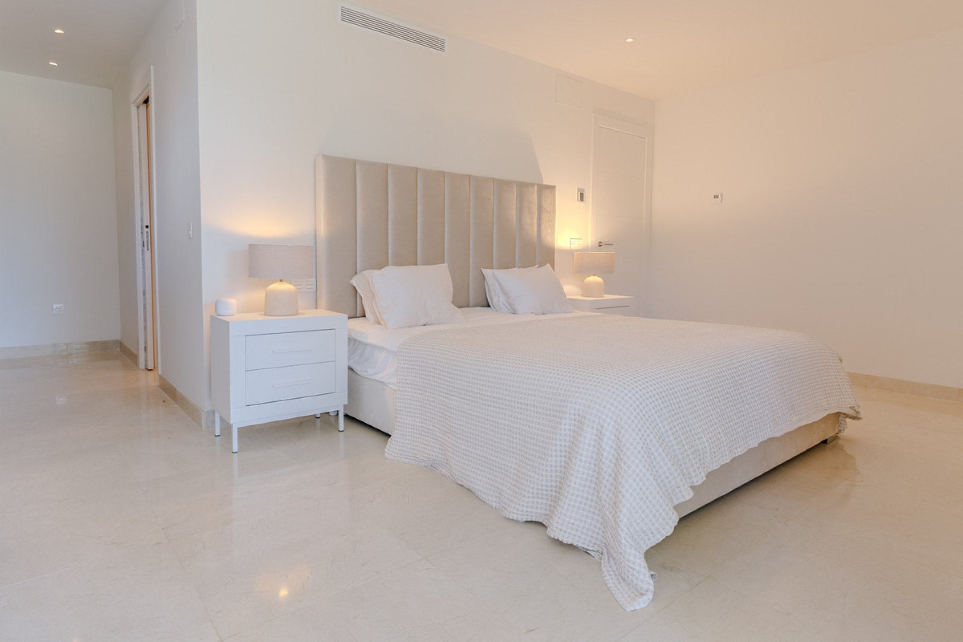 Resale - Apartment - Middle Floor Apartment - Marbella - Nueva Andalucia