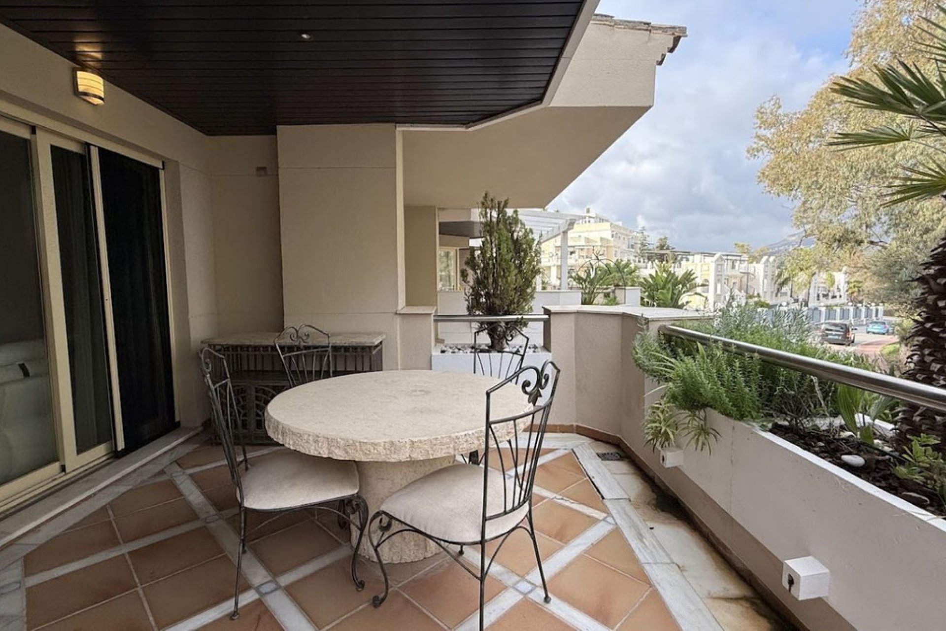 Resale - Apartment - Middle Floor Apartment - Marbella - Nueva Andalucia