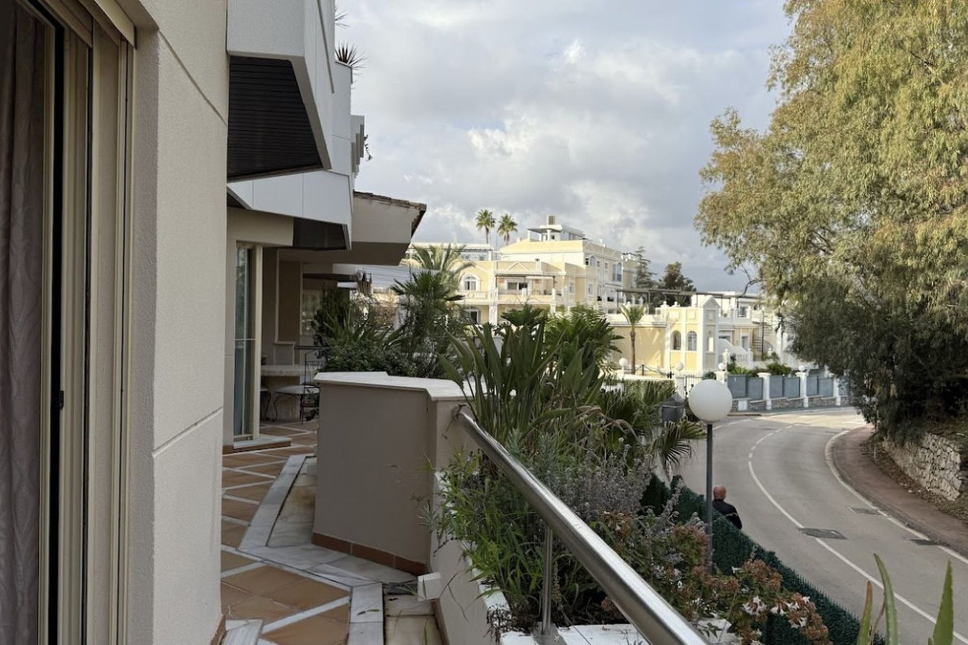 Resale - Apartment - Middle Floor Apartment - Marbella - Nueva Andalucia