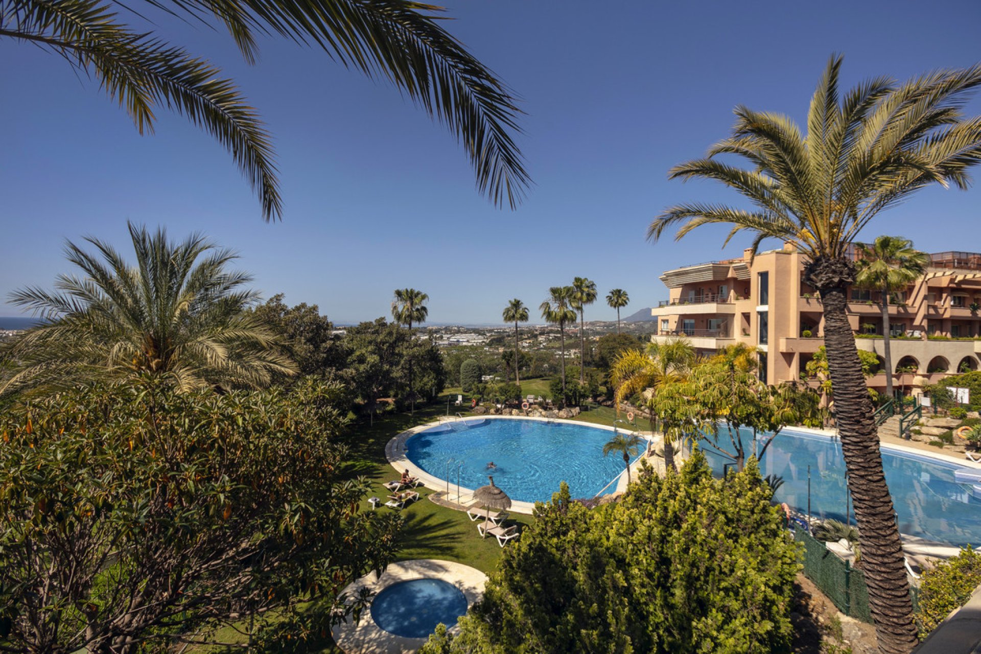 Resale - Apartment - Middle Floor Apartment - Marbella - Nueva Andalucia